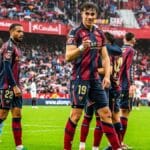 Carlos Espí, delantero del Levante UD, celebrando un gol en LaLiga EA Sports durante la temporada 2025-26