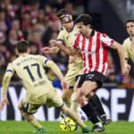 Jugadores del Athletic Club celebrando una acción durante el partido ante el FC Barcelona en San Mamés en la jornada de LaLiga
