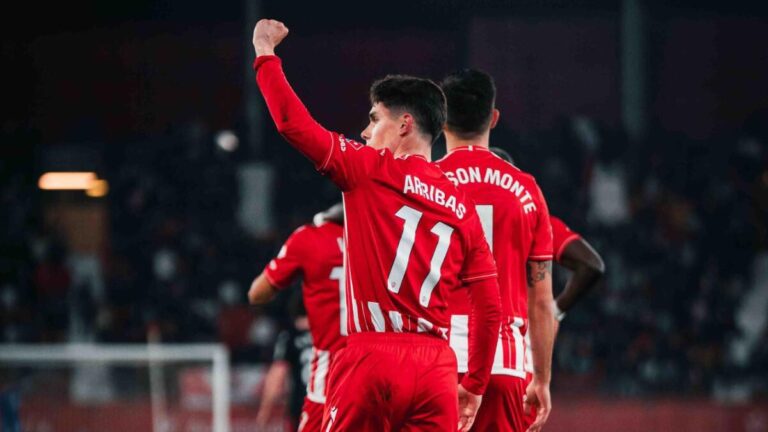 Sergio Arribas celebrando un tanto con el Almería. Lleva 17 y es el pichichi de Segunda División