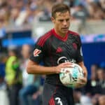 César Azpilicueta, defensa del Sevilla FC, durante un partido de LaLiga EA Sports con la camiseta del club hispalense