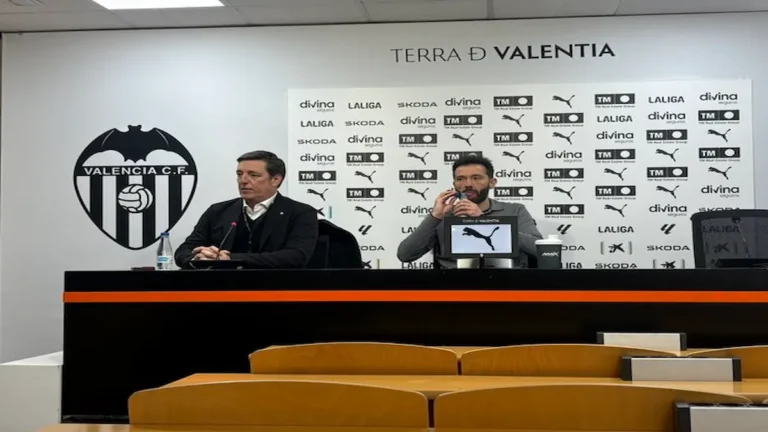 Carlos Corberán entrenador del Valencia CF en la sala de prensa de Mestalla Terra de Valentia tras la victoria por 3-2 ante el Deportivo Alavés en la jornada 27 de LaLiga con la remontada completada en el minuto 97