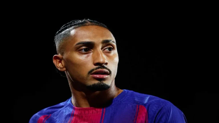 Raphinha con la camiseta del FC Barcelona durante un partido de LaLiga EA Sports