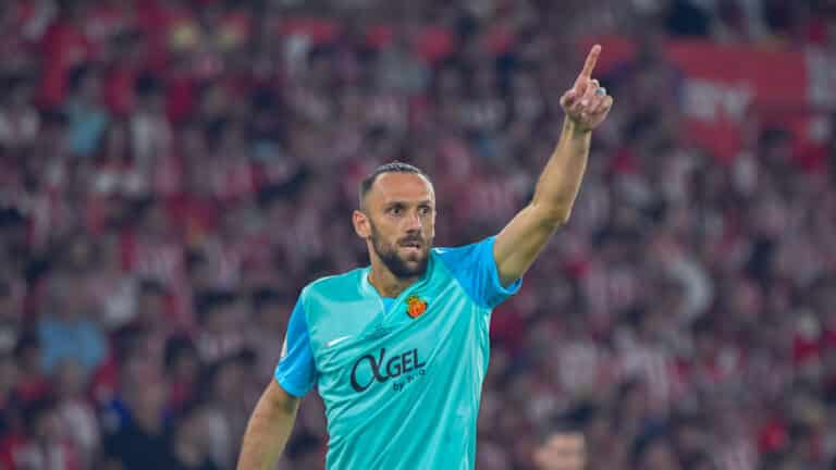 Vedat Muriqi, delantero del Real Mallorca, celebrando uno de sus 21 goles en LaLiga mientras lidera la batalla por el Pichichi a dos goles de Mbappé
