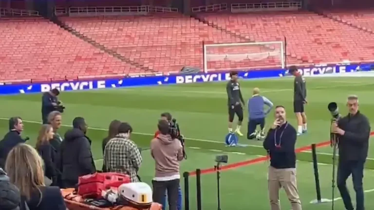 Entrenamiento del Atlético de Madrid en el Emirates Stadium con Julián Álvarez probando el tobillo