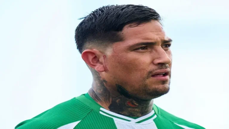 Chimy Ávila con la camiseta del Real Betis Balompié