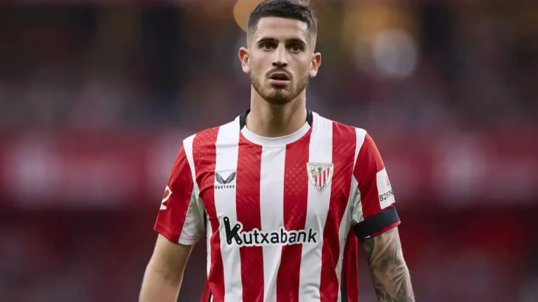 Oihan Sancet con la camiseta del Athletic Club en LaLiga EA Sports