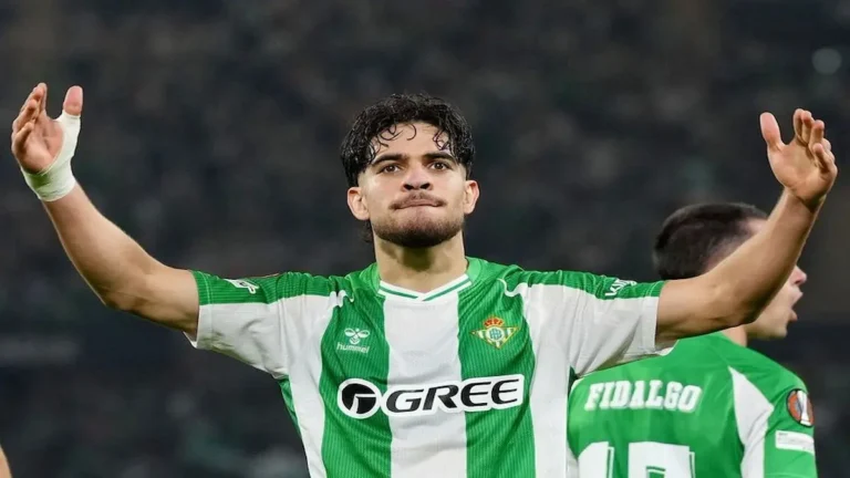 Juan Camilo ‘Cucho’ Hernández celebra uno de sus dos goles ante el Real Oviedo en La Cartuja
