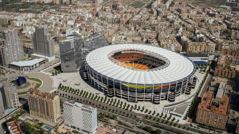 Vista aérea del estado de las obras del Nou Mestalla en mayo de 2026, cuando el nuevo estadio del Valencia CF alcanza aproximadamente un 72% de avance en su construcción con los pilares y el anillo de compresión ya instalados