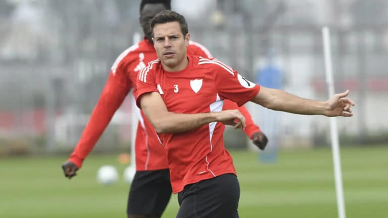 César Azpilicueta, defensa del Sevilla FC, en el entrenamiento previo al partido ante la Real Sociedad donde reconoció haber acumulado más lesiones musculares en el club que en toda su carrera anterior