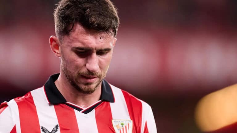 Aymeric Laporte en un partido de Liga con Athletic, en la previa del derbi ante Alavés en Mendizorroza