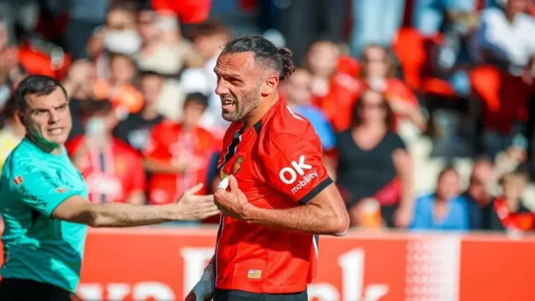 Vedat Muriqi celebra un gol con la camiseta del RCD Mallorca