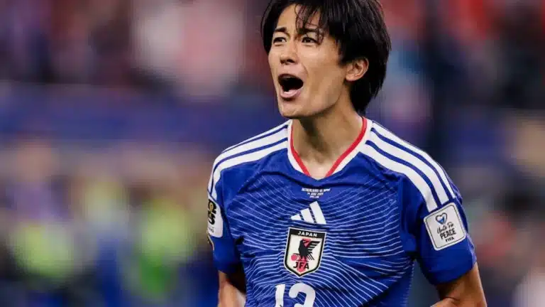 Keito Nakamura, jugador de la selección de Japón con el dorsal 13, celebra eufórico durante el partido del Grupo F del Mundial 2026