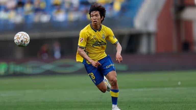 Taisei Miyashiro con la camiseta de la UD Las Palmas durante la temporada 2025-26 en LaLiga Hypermotion. El extremo japonés del Vissel Kobe es el gran objetivo del Elche CF para el mercado de verano de 2026