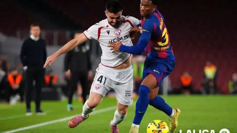El lateral Arguibide durante un entrenamiento con su anterior club, ahora cedido al Burgos CF