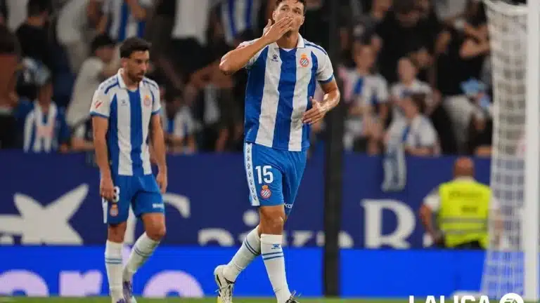 Miguel Rubio con la camiseta del Real Valladolid durante un partido de la temporada 2020-21