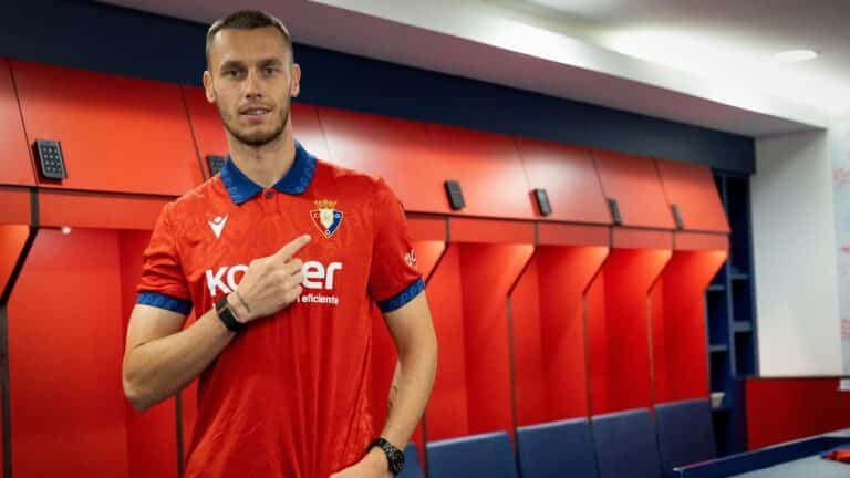 Jonathan Dubasin, extremo hispano-belga, nuevo jugador de Osasuna tras su traspaso oficial desde el Real Sporting de Gijón por 4 millones de euros, con variables que podrían elevar la operación hasta el 25% más