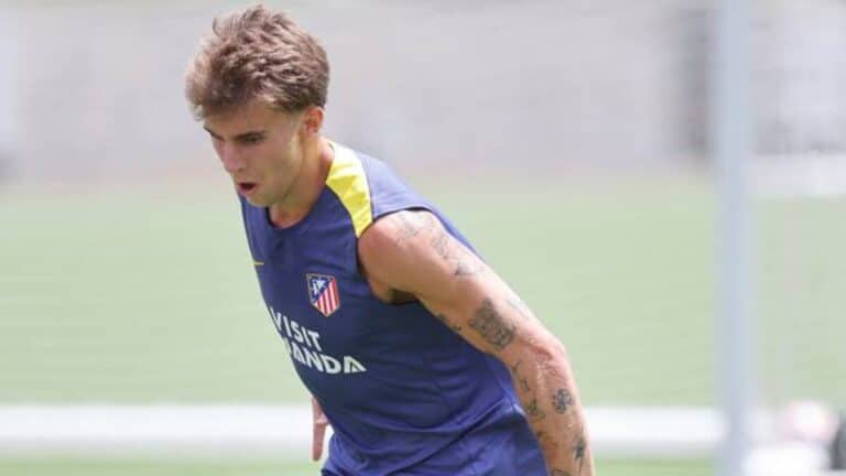 Pablo Barrios, centrocampista del Atlético de Madrid, no viajará con el equipo a Suecia para el amistoso de pretemporada ante el Manchester United, aunque se espera su reincorporación el próximo lunes