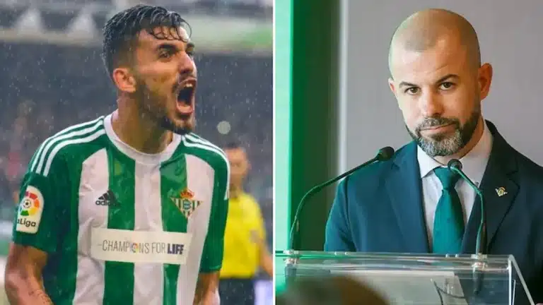Un futbolista del Betis grita tras un gol bajo la lluvia y Manu Fajardo interviene en un atril del club