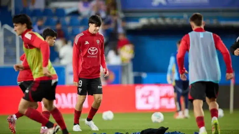 Gonzalo Petit celebra un gol con el Granada CF en LaLiga Hypermotion