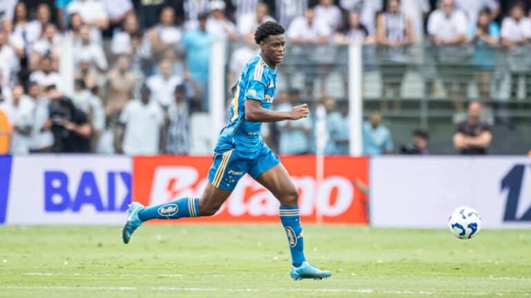 Jonathan Jesus, central brasileño del Cruzeiro, disputado por varios clubes europeos entre los que se encuentran el Benfica, la Real Sociedad y el Real Betis, con un precio superior a los 20 millones de euros