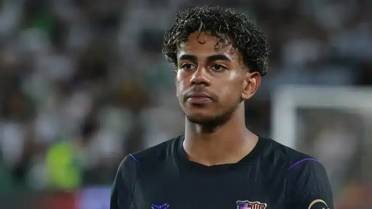 Lamine Yamal durante un partido con el FC Barcelona