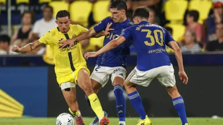 Marco Esteban durante un entrenamiento con el Real Oviedo en la pretemporada 2026/27