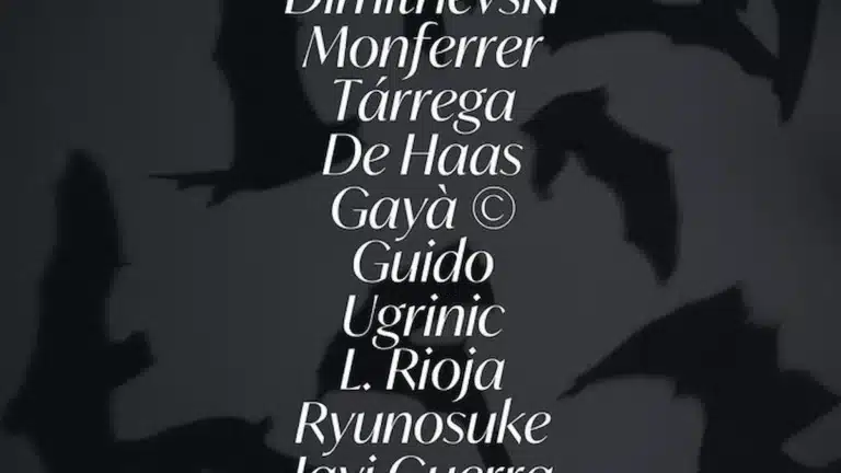 Cartel del once inicial del Valencia CF ante el Stoke City sobre fondo oscuro con siluetas de murciélagos