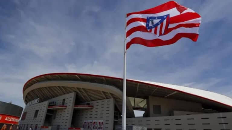 : El Atlético de Madrid depende de sus ventas y de la aprobación de la ampliación de capital de 101 millones de euros en la junta de accionistas del 7 y 8 de agosto para poder inscribir nuevos fichajes