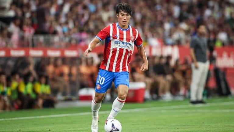 Kim Min-su, extremo surcoreano del Girona FC, cierra su traspaso al Rangers FC por 10 millones de euros, tras una destacada cesión en el FC Andorra la pasada temporada