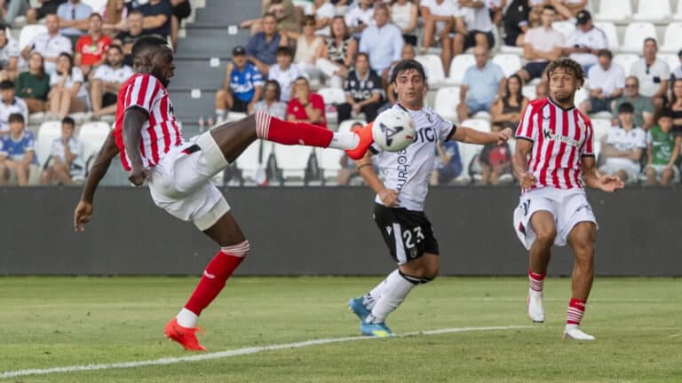 Iñaki Williams, capitán del Athletic Club, celebrando su gol en el amistoso de pretemporada ante el Burgos CF (0-3), en sus primeros minutos tras el Mundial 2026