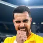 Diogo Costa celebra con el puño en alto vestido con la camiseta amarilla del Oporto