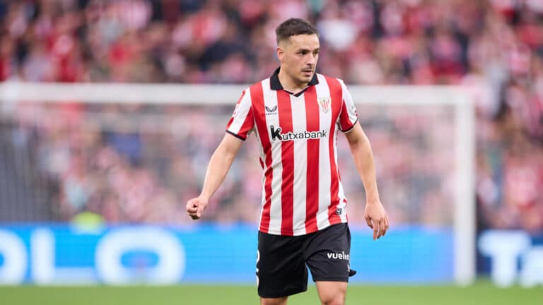 Andoni Gorosabel, lateral derecho del Athletic Club, ficha por el Espanyol en el último día del mercado de fichajes, sin haber disputado un solo minuto bajo las órdenes de Edin Terzic
