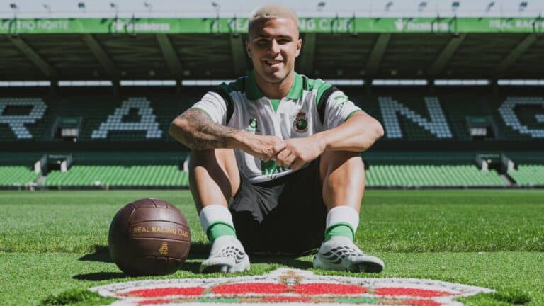 Pablo García, extremo del Racing de Santander procedente del Real Betis, durante su presentación oficial en Santander, donde explicó sus primeras sensaciones y sus características como futbolista