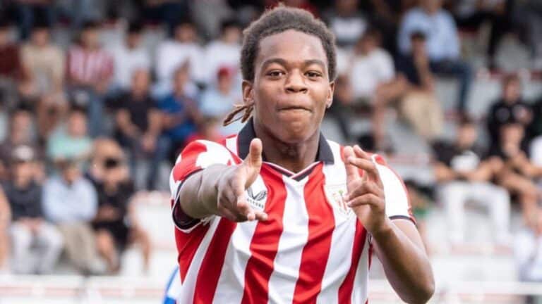 Christian Imga celebra su gol con la camiseta del Bilbao Athletic