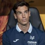 Íñigo Pérez, con el chándal del Villarreal, en el banquillo.