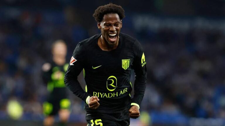 onathan David celebra tras marcar un gol con la camiseta del Atlético de Madrid