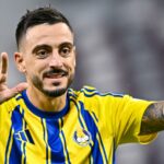 Joselu, delantero español, en primer plano durante un partido