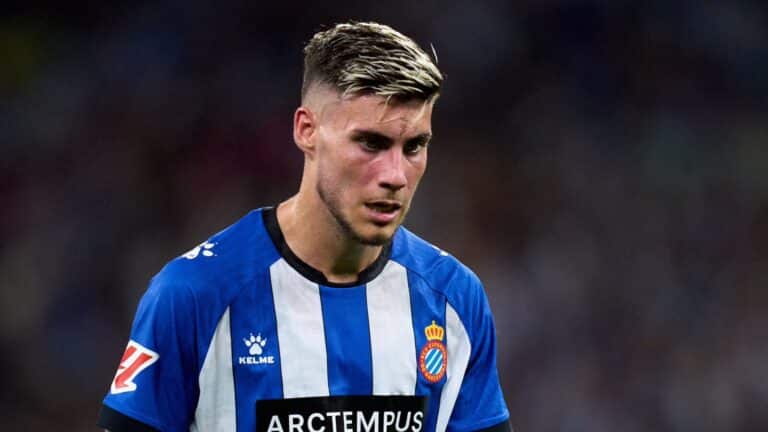 Roberto Fernández con la camiseta del Espanyol durante un partido