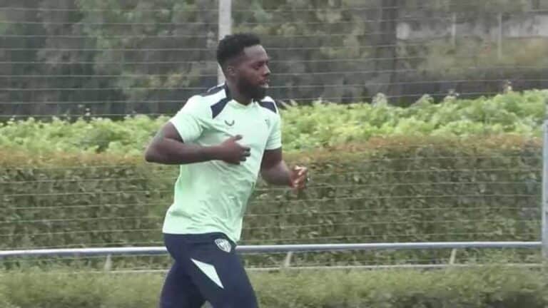 Iñaki Williams con la camiseta del Athletic durante un entrenamiento en Lezama 