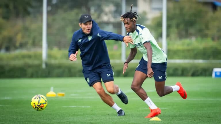 Nico Williams, extremo del Athletic Club, trabaja con Edin Terzic en un plan específico para recuperar su mejor versión tras la pubalgia que condicionó toda la temporada 2025-26