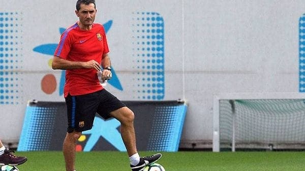Ernesto Valverde en campo de entrenamiento