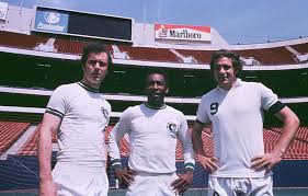 Chinaglia, Pelé y Franz Beckenbauer, tres de los jugadores de leyenda del New York Cosmos.