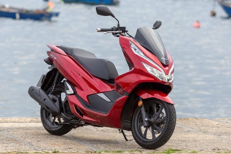 La nueva moto Honda PCX 125 busca rival en la carretera