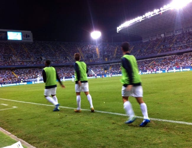 jugadores-del-malaga-calentando