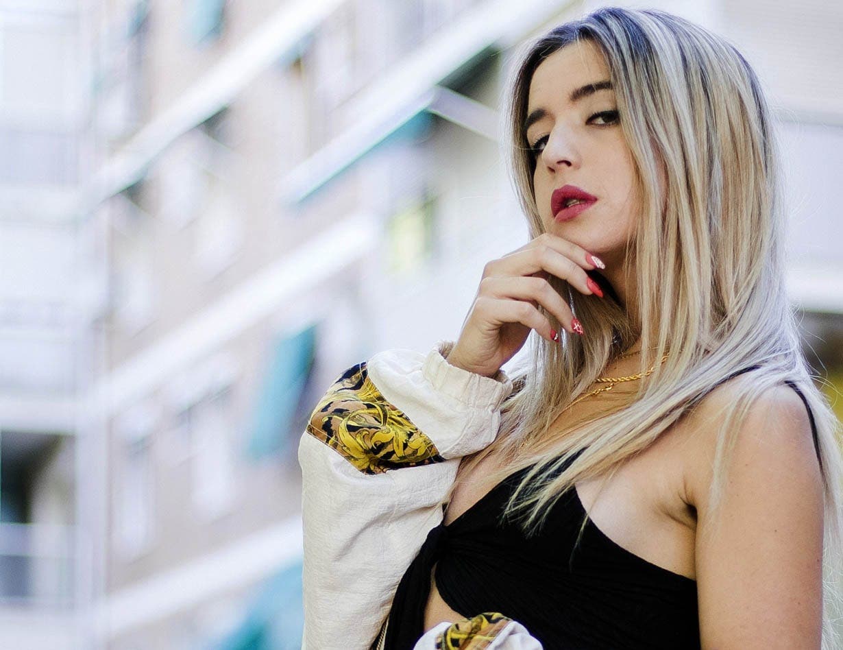 lola ndigo retratada por copia exacta de rosal a fans lola ndigo retratada por copia exacta de rosal a fans