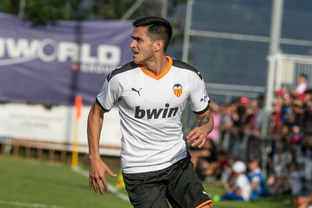 Real Madrid desencadena caída de Maxi Gómez en el Valencia CF Real Madrid desencadena caída de Maxi Gómez en el Valencia CF